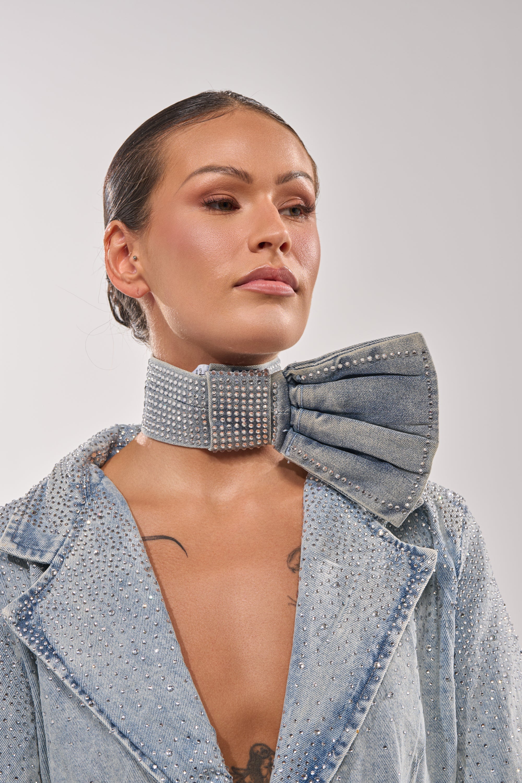 WITH A BOW DENIM NECKLACE