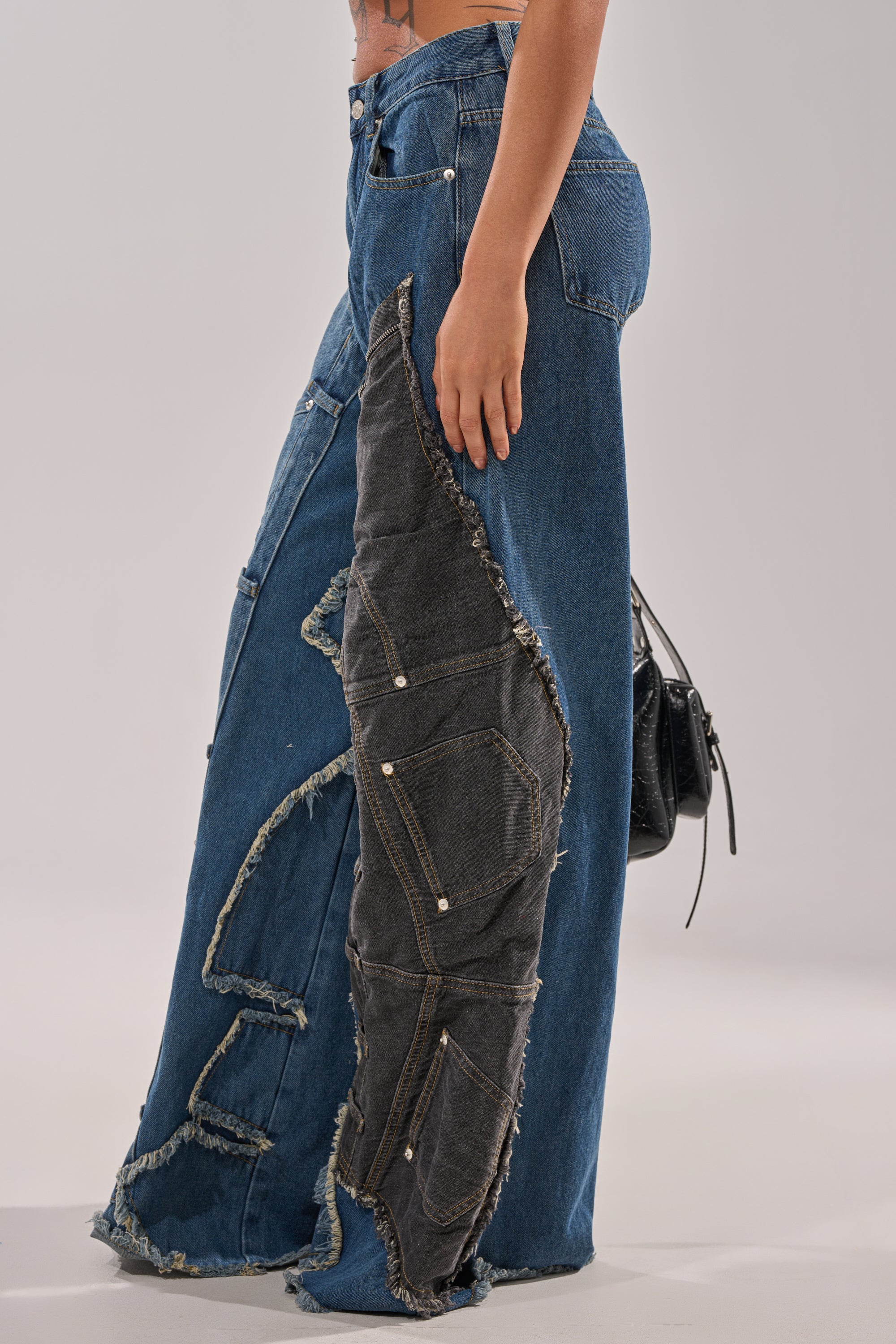MIXED MATCH RELAXED DENIM