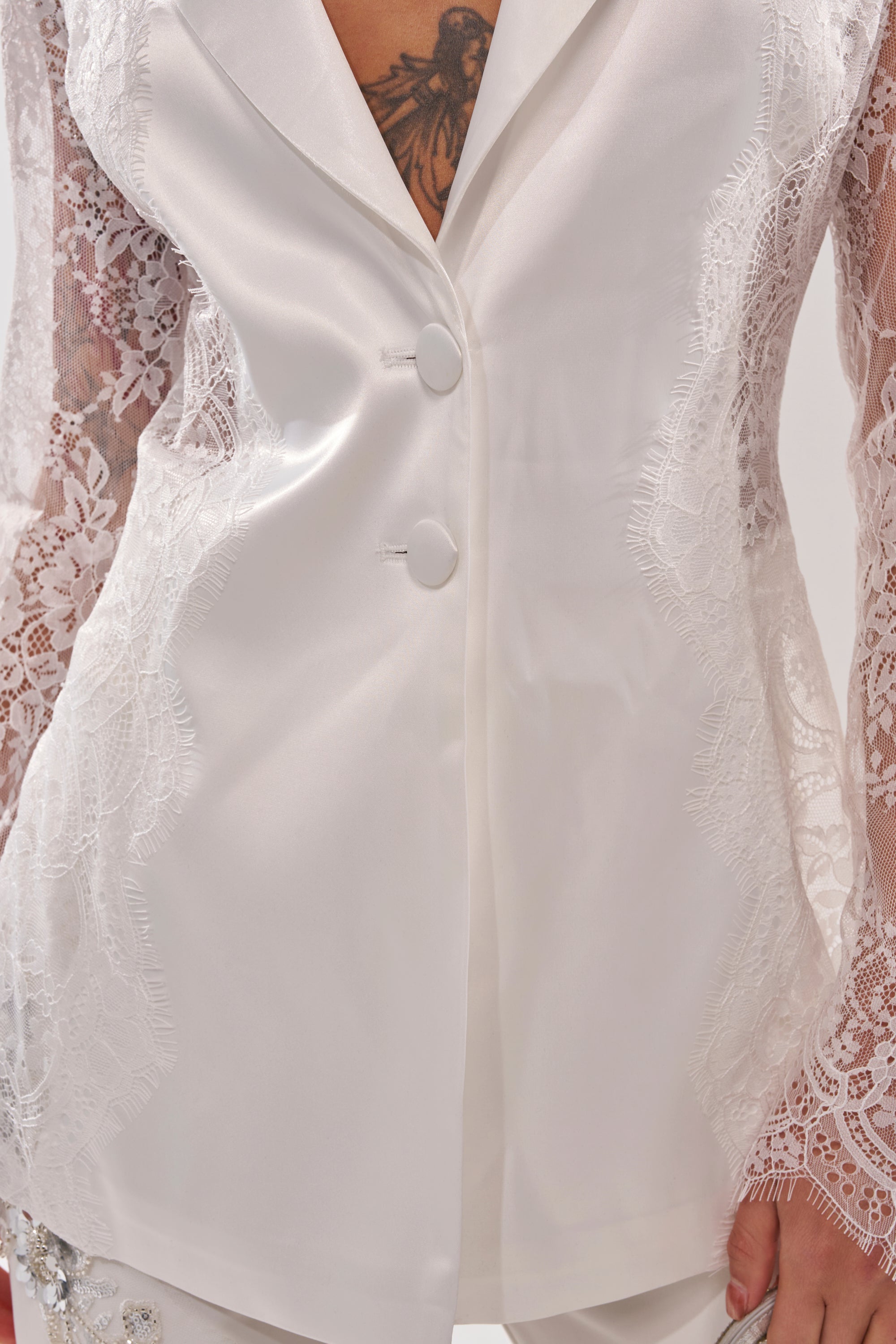 AU CONTRAIRE LACE SATIN BLAZER IN WHITE