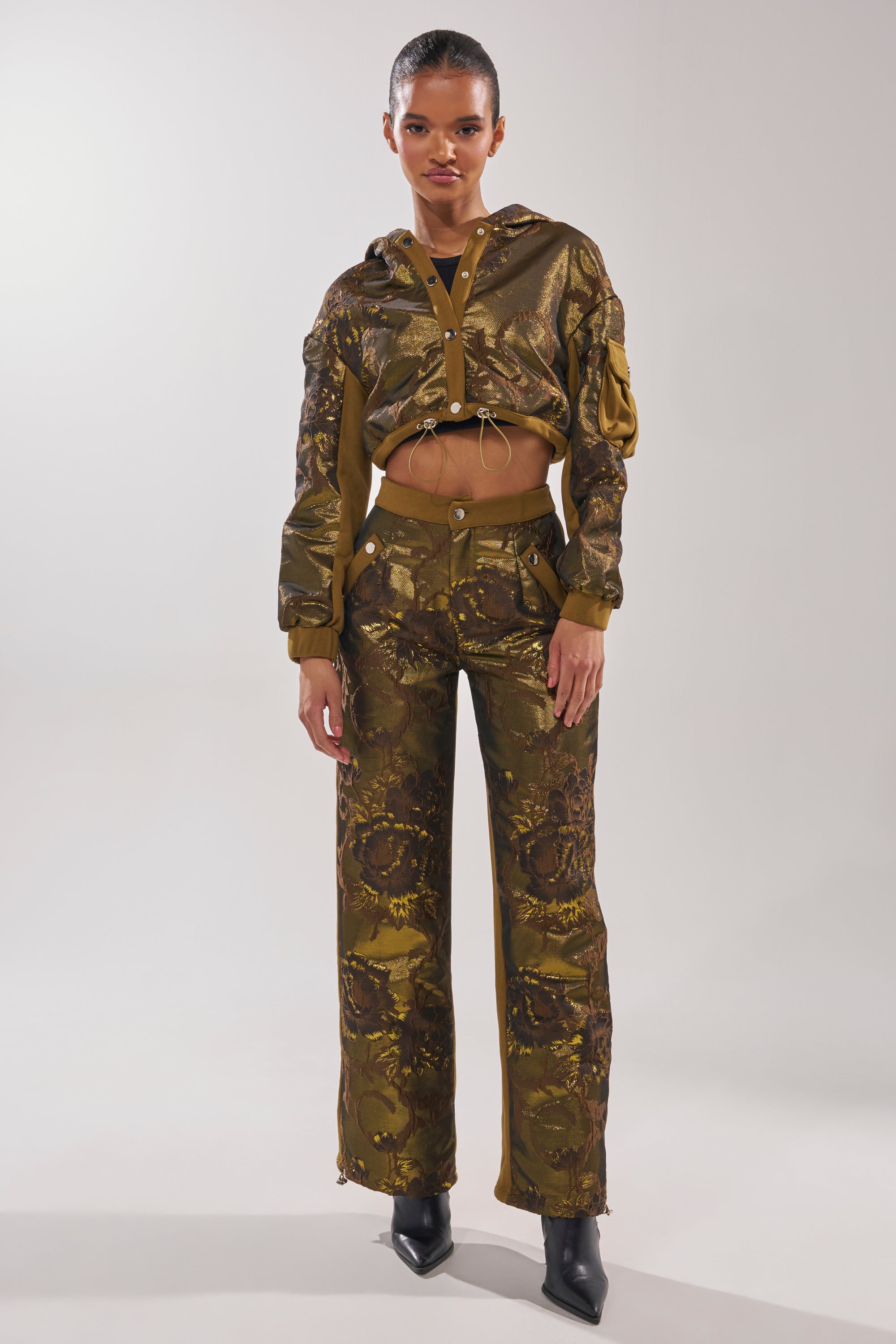 YOU KNOW IT BABY CROP BUTTON DOWN