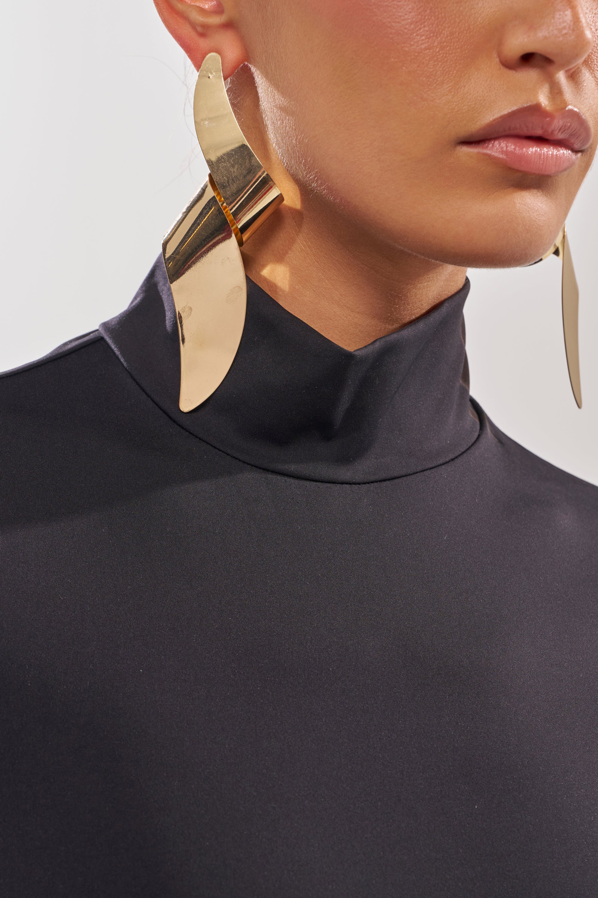 BLACK OUT MOCK NECK OPEN BACK BODYSUIT