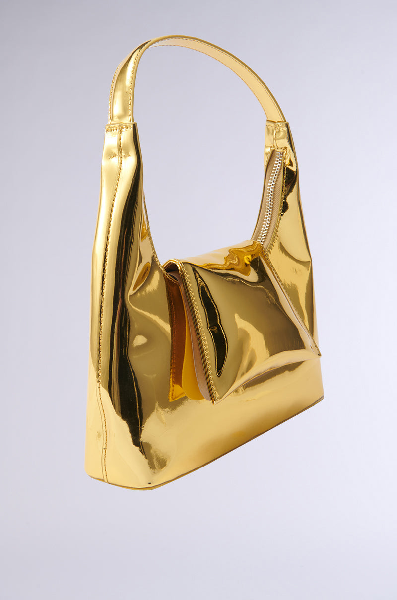IN LONDON WITH IT PURSE