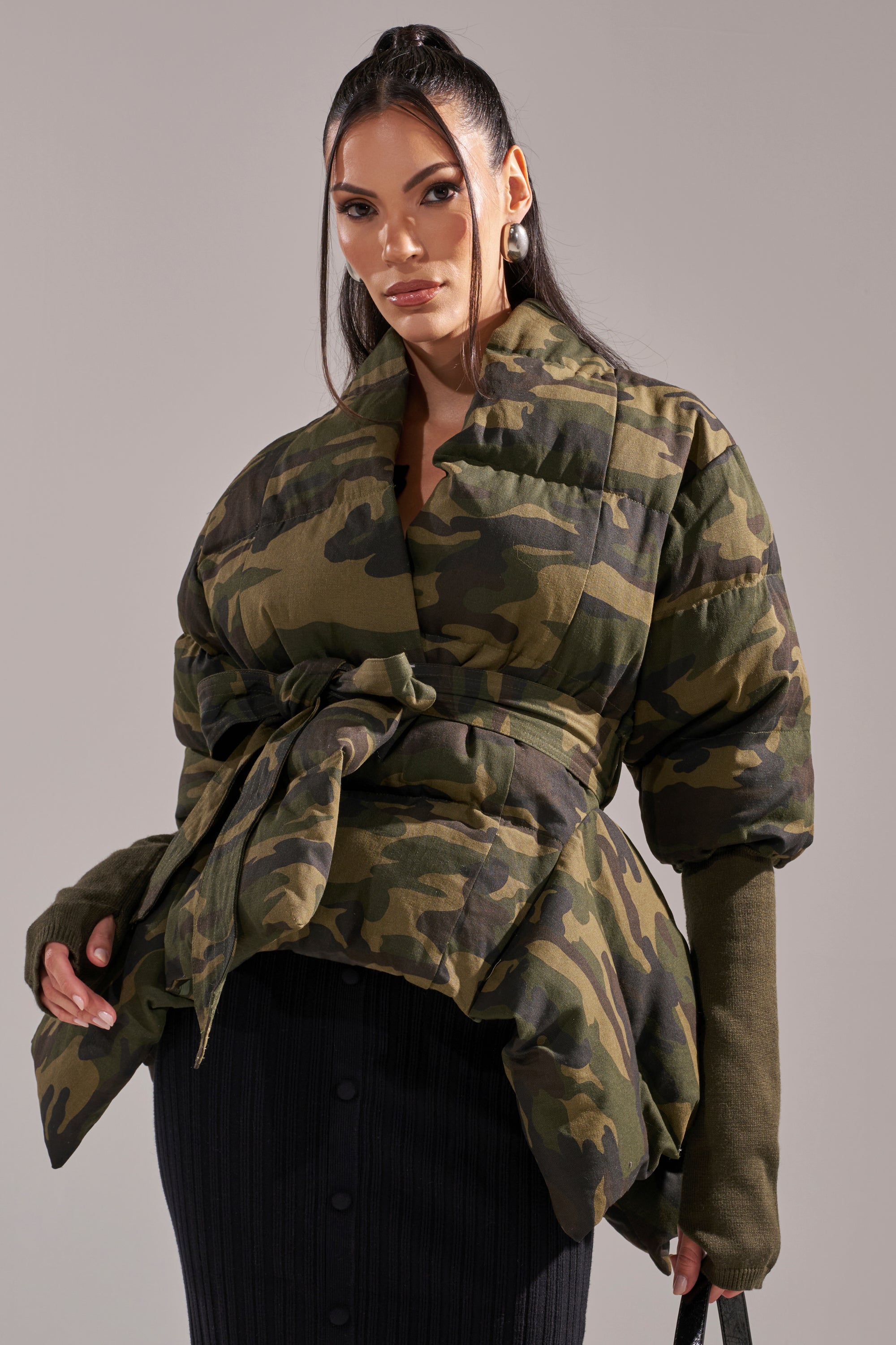 RIB SLEEVE PEPLUM PUFFER IN CAMO
