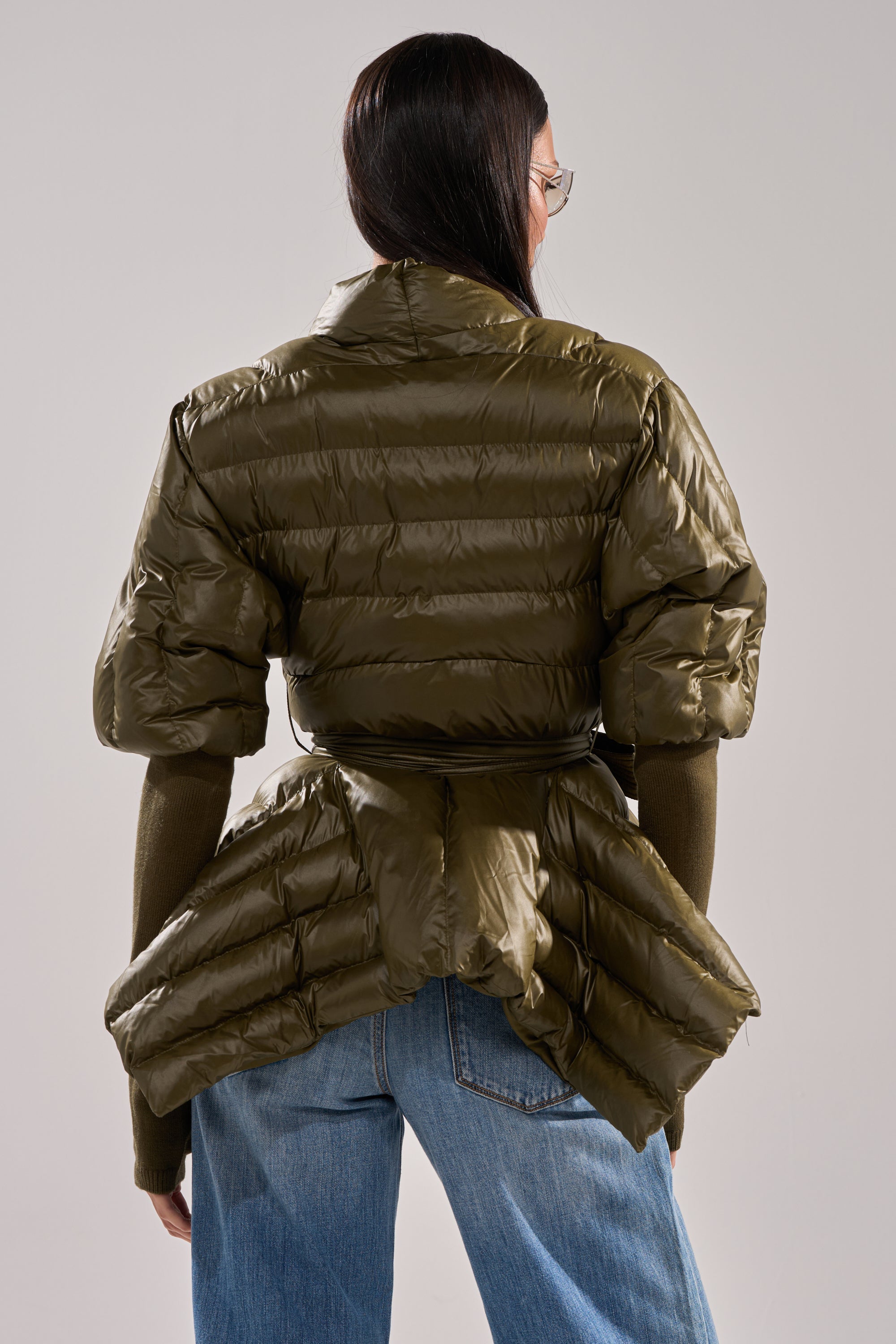 RIB SLEEVE PEPLUM PUFFER IN OLIVE