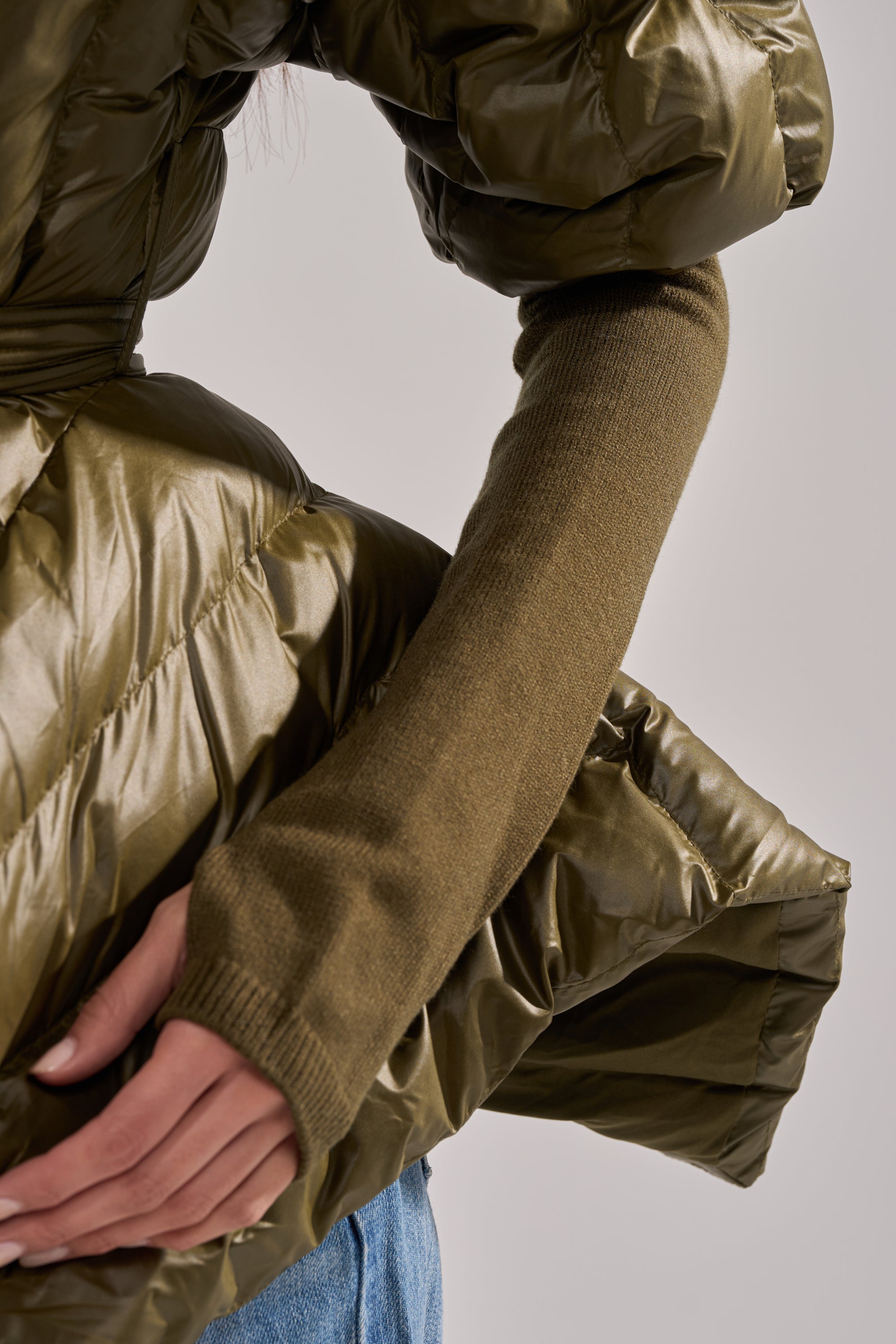 RIB SLEEVE PEPLUM PUFFER IN OLIVE
