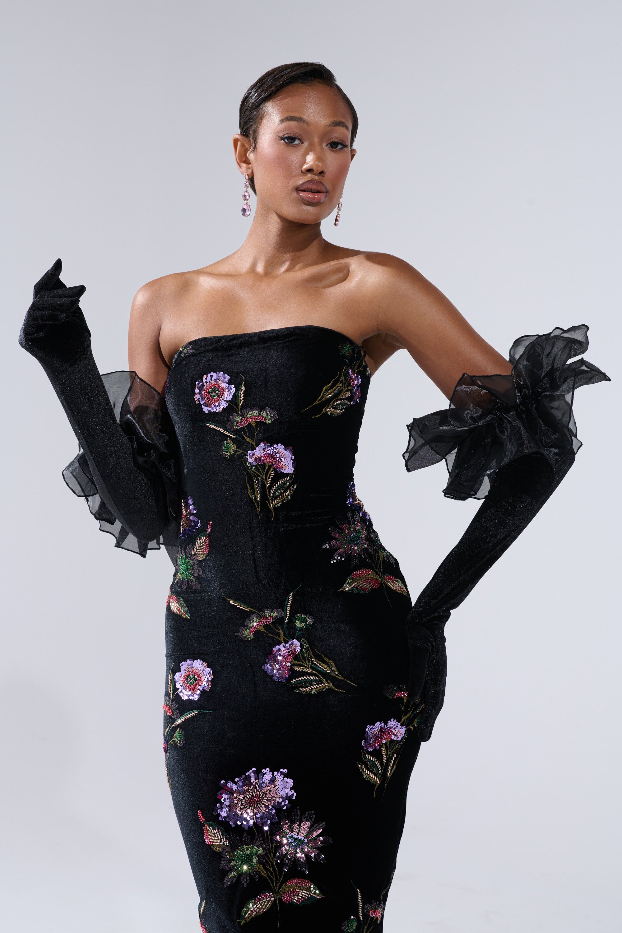AT THE GALA BLACK VELVET GLOVES