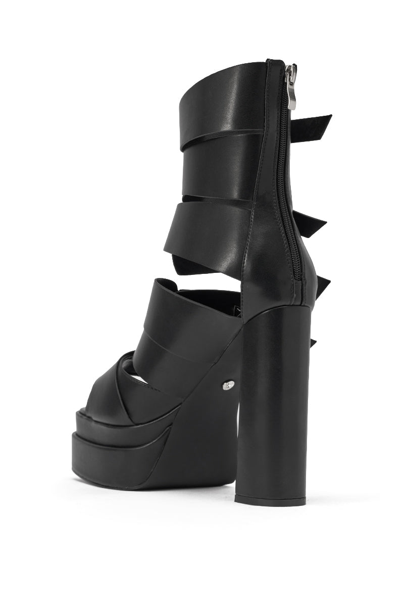 AKIRA GOLD ALBERIC BLACK CHUNKY PLATFORM SANDAL