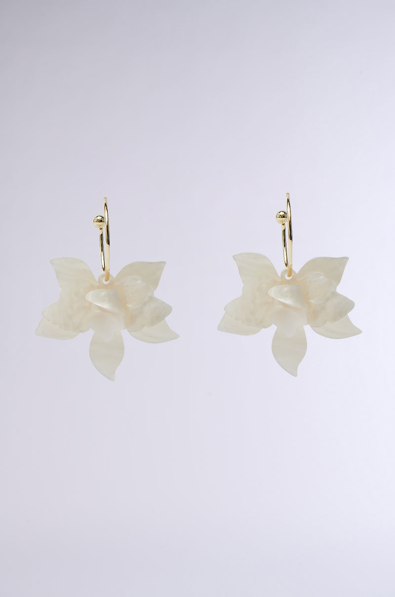 WHITE FLORAL HOOP EARRING