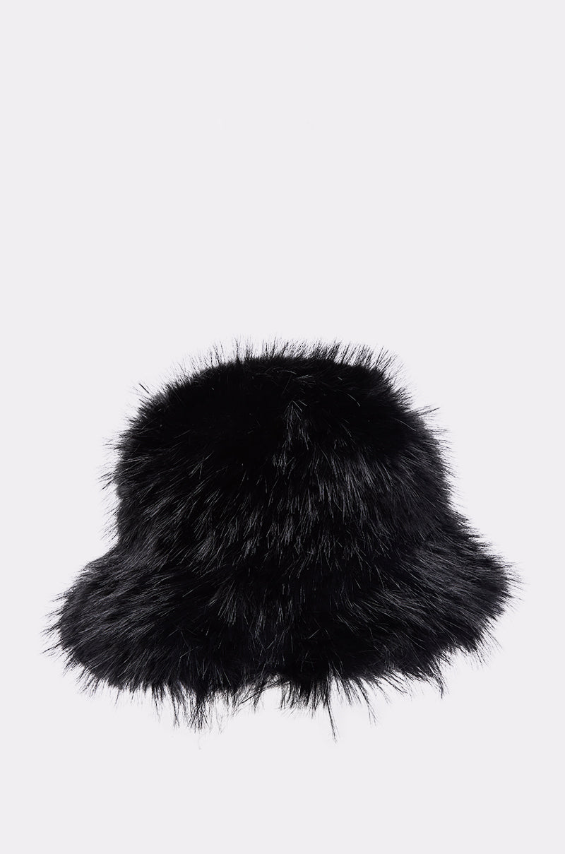 CHIC FAUX FUR BUCKET HAT