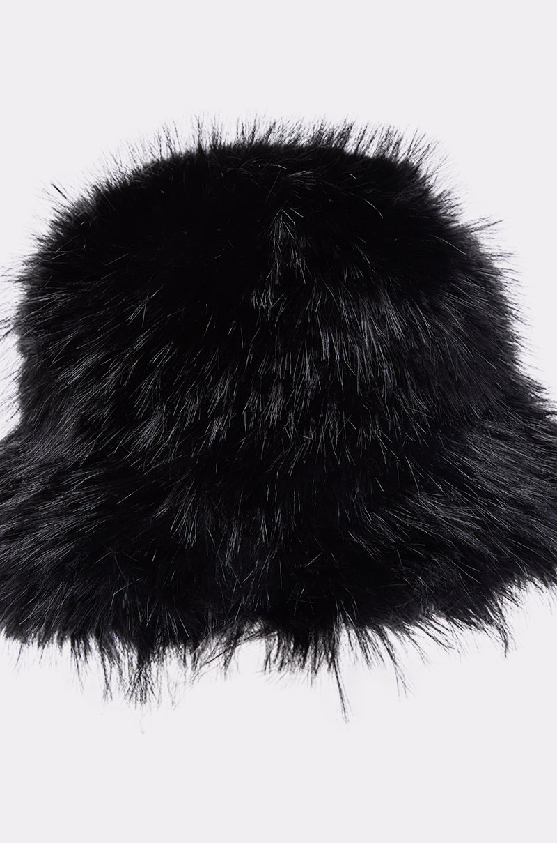 CHIC FAUX FUR BUCKET HAT
