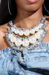 PRETTY IN PEARLS NECKLACE