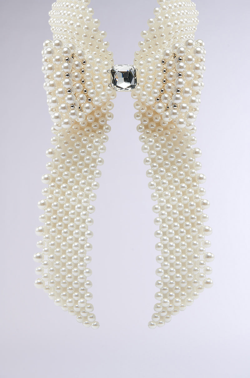 BUTTONED UP PEARL COLLAR