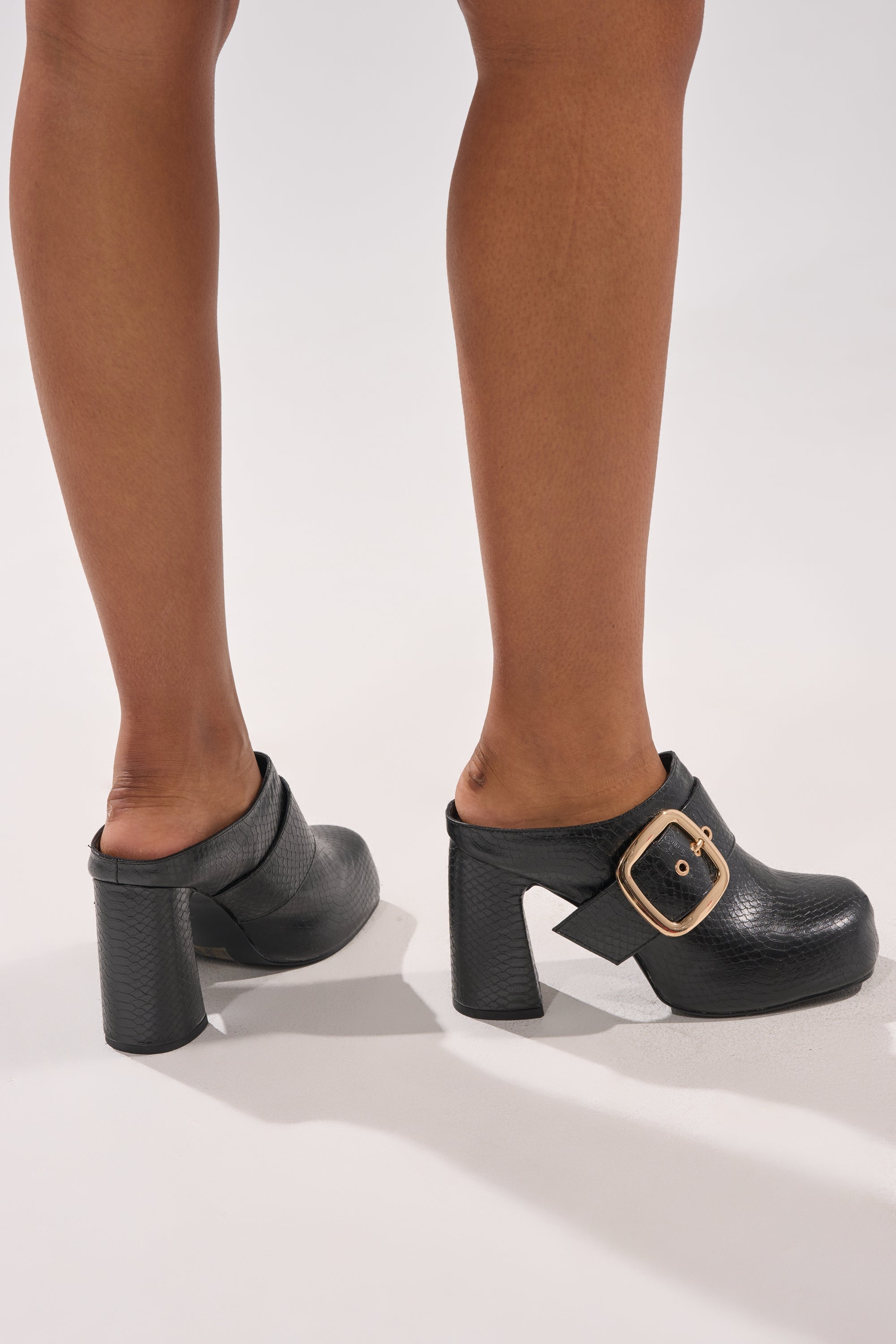 AZALEA WANG ELYSIA BLACK PU ROUND TOE MULE