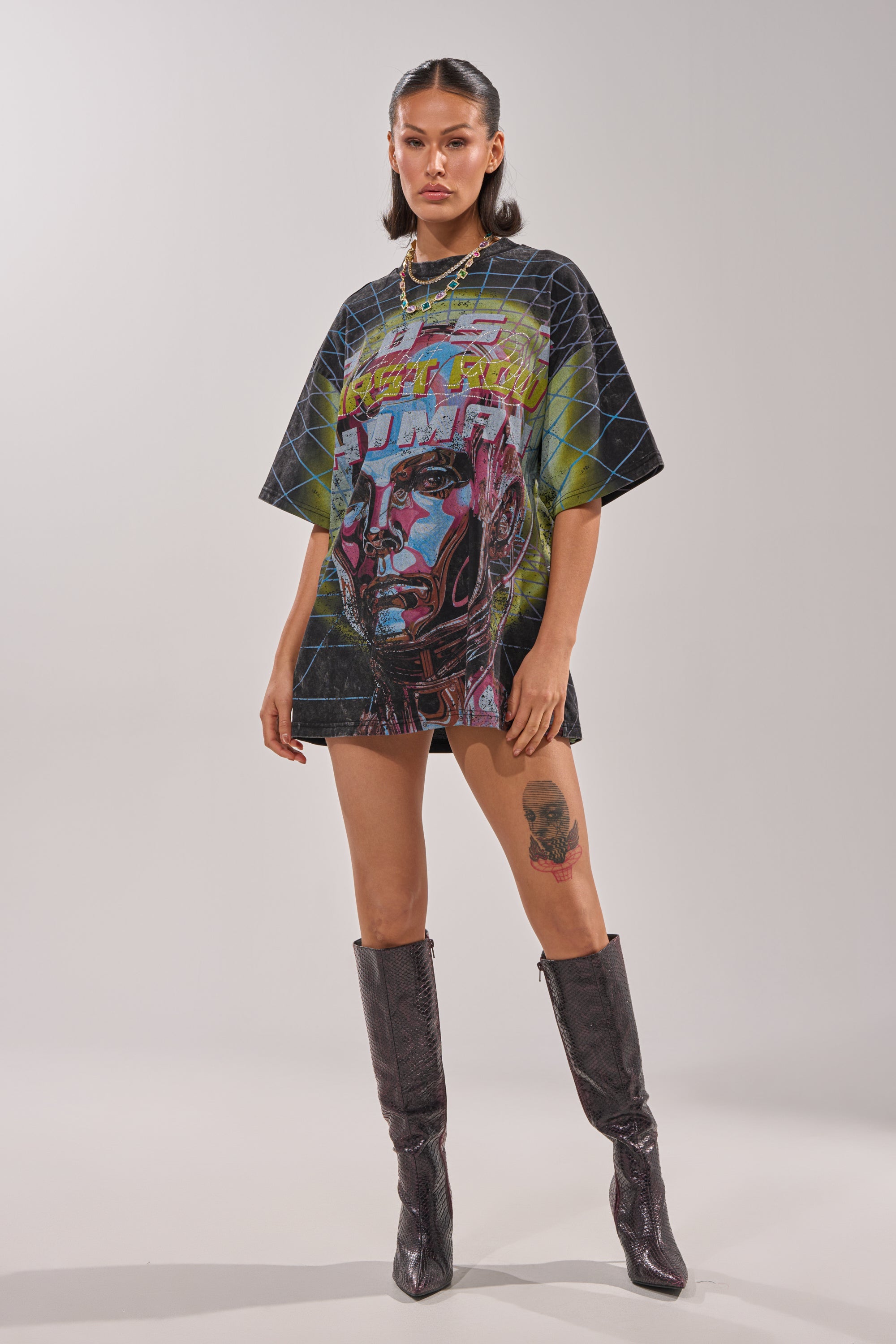 FIRST ROW NEW METAVERSE OVERSIZED GRAPHIC TEE