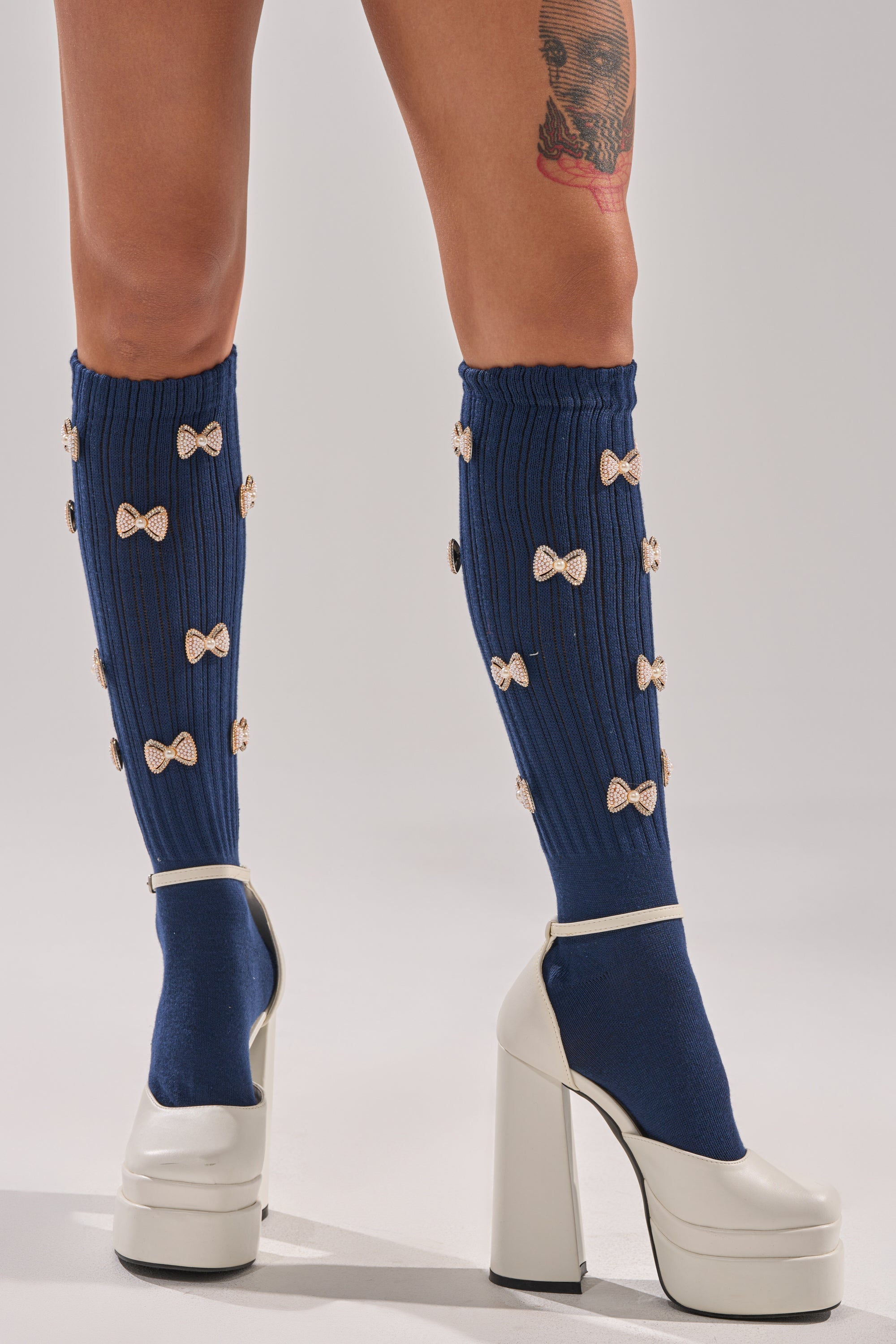 BOW PLEASE CHARM SOCKS