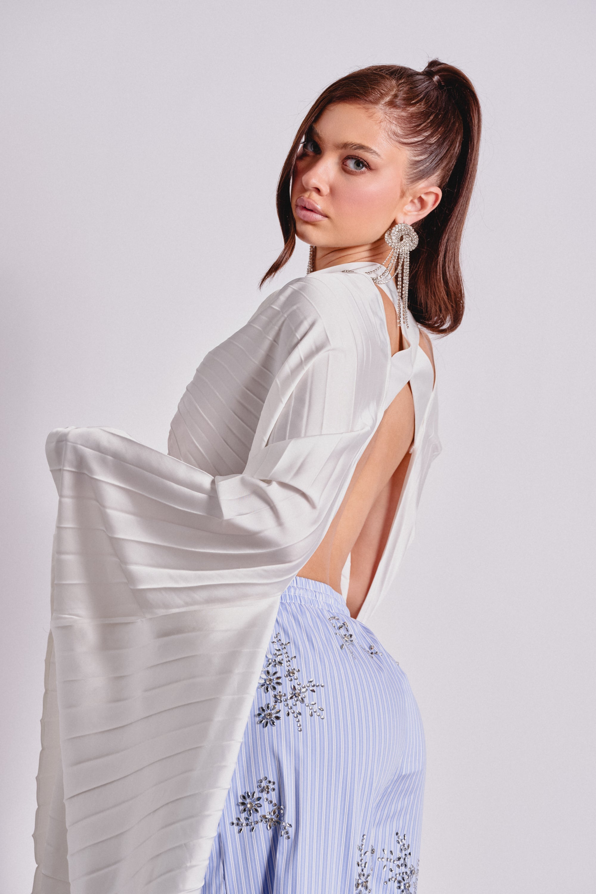 FARAH DRAPED PLEATED CAPE TOP IN WHITE