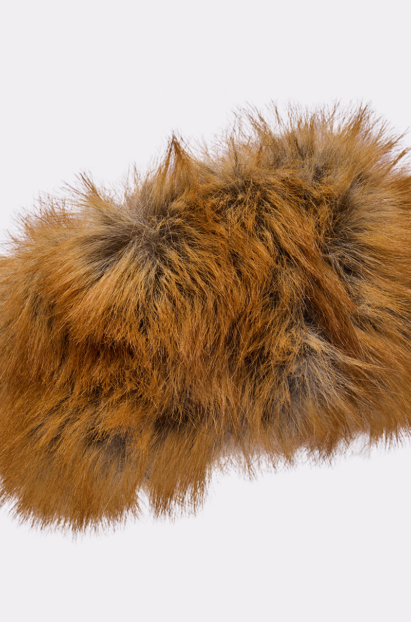REALLY LIKE THAT FAUX FUR HEADBAND