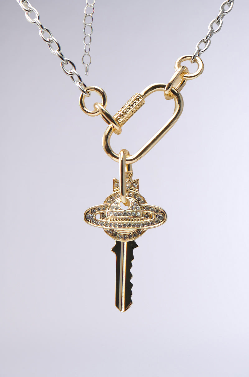 TAKE ME AWAY NECKLACE