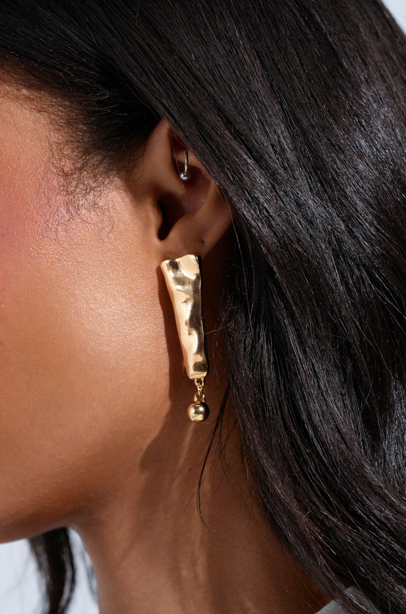 EXCUSE ME EARRING