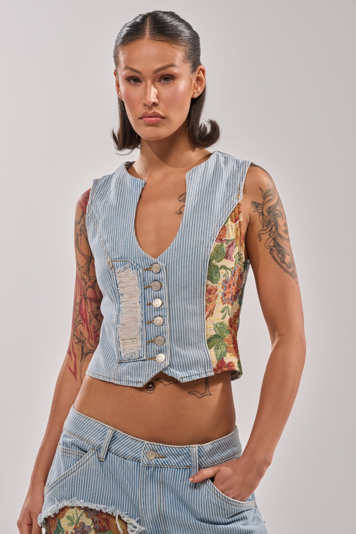 GUESS WHO STRIPE DENIM BUTTON DOWN