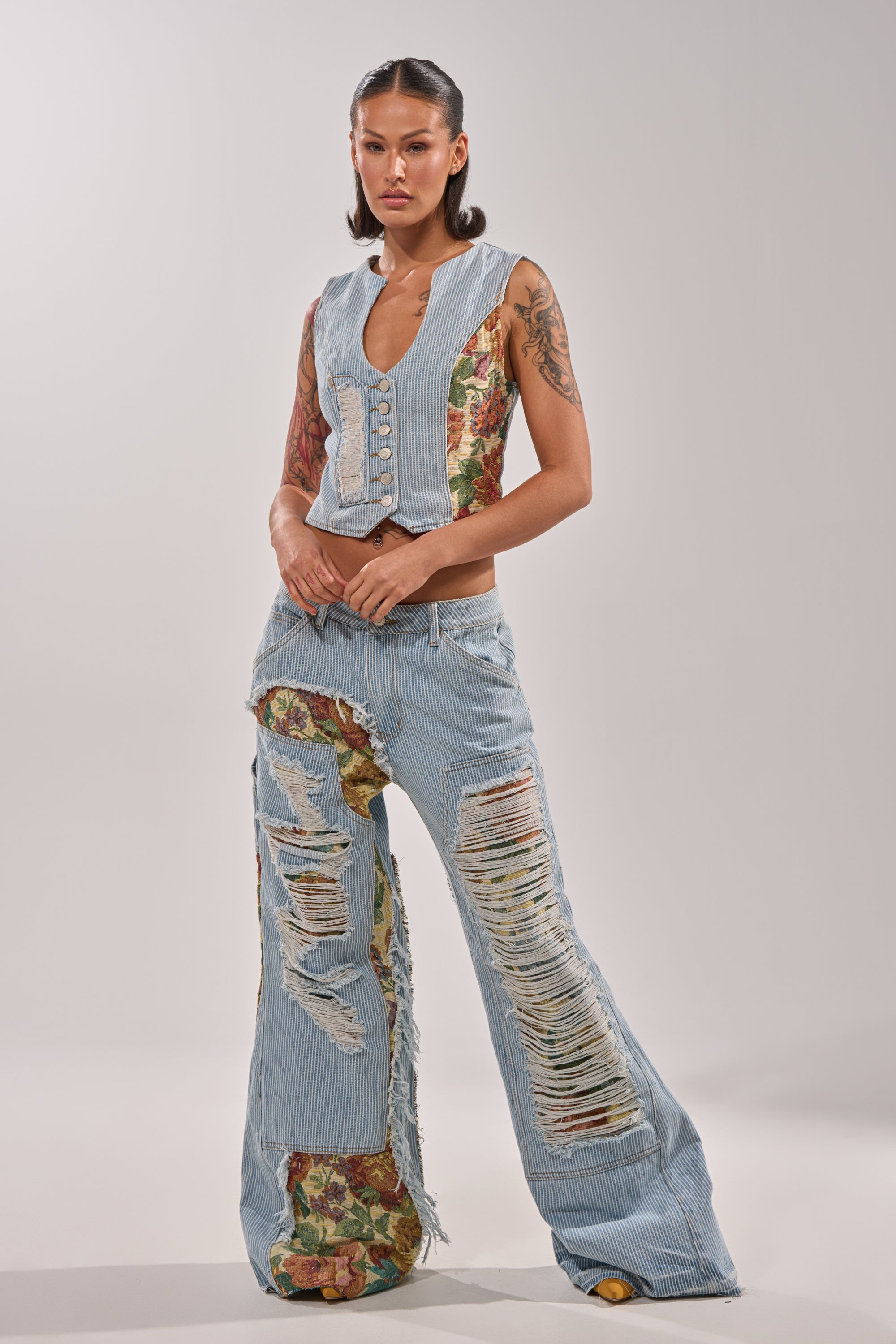 GUESS WHO STRIPE DENIM BUTTON DOWN