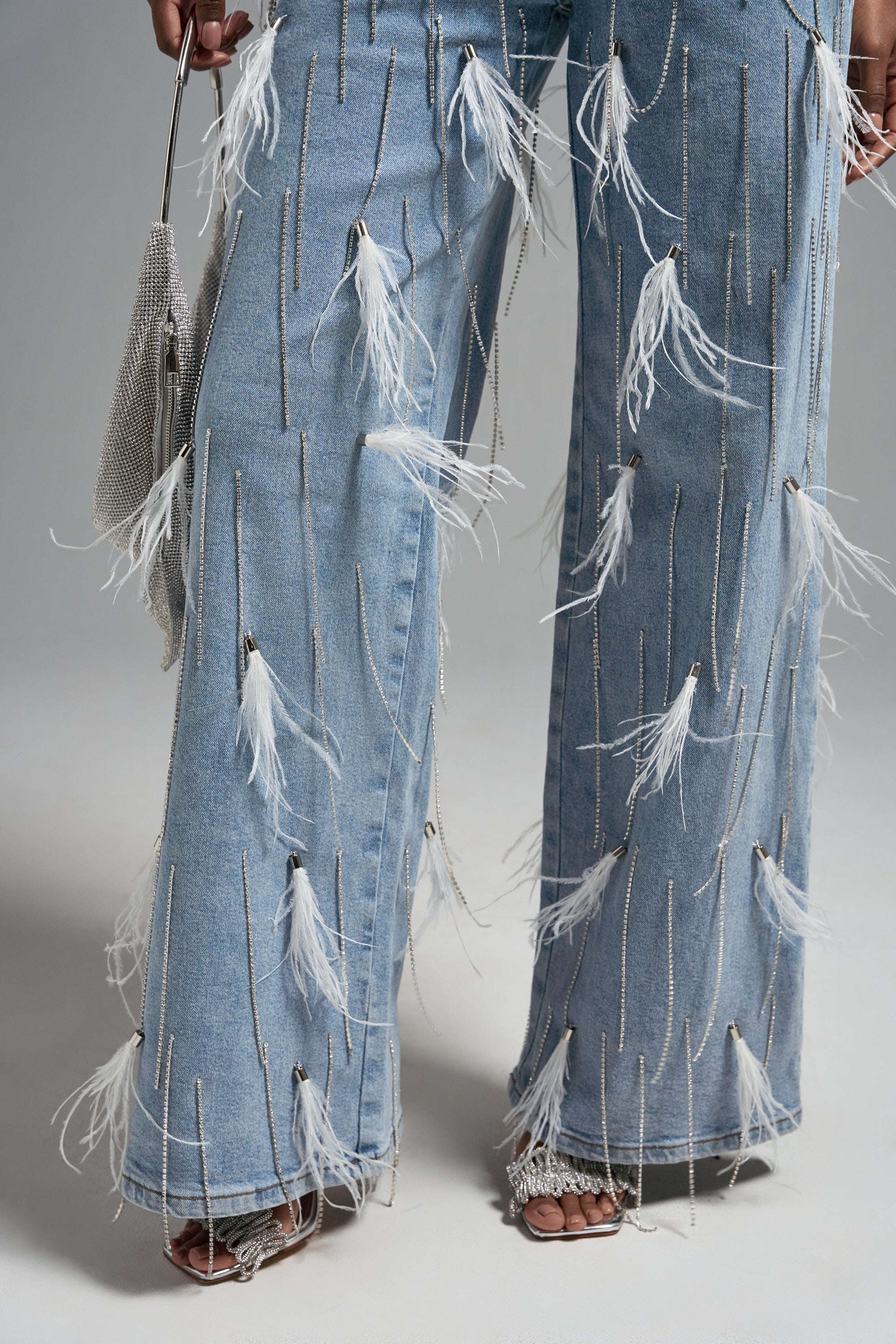 SHAKE IT FOR ME GIRL WHITE FEATHER EMBELLISHED DENIM