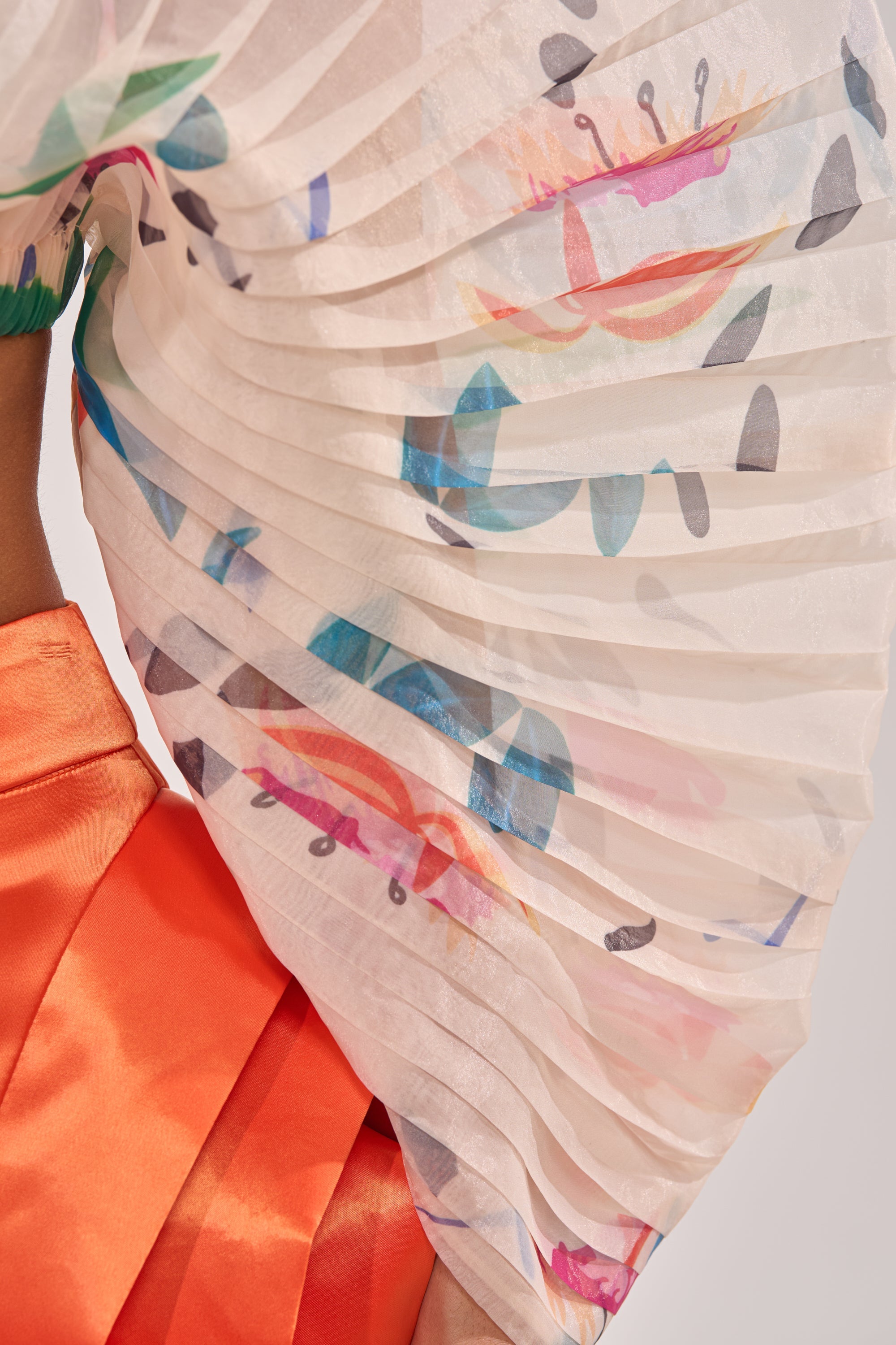 CANDY RAIN PLEATED BLOUSE