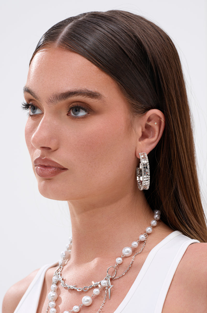 RAZZLE DAZZLE HOOP IN SILVER