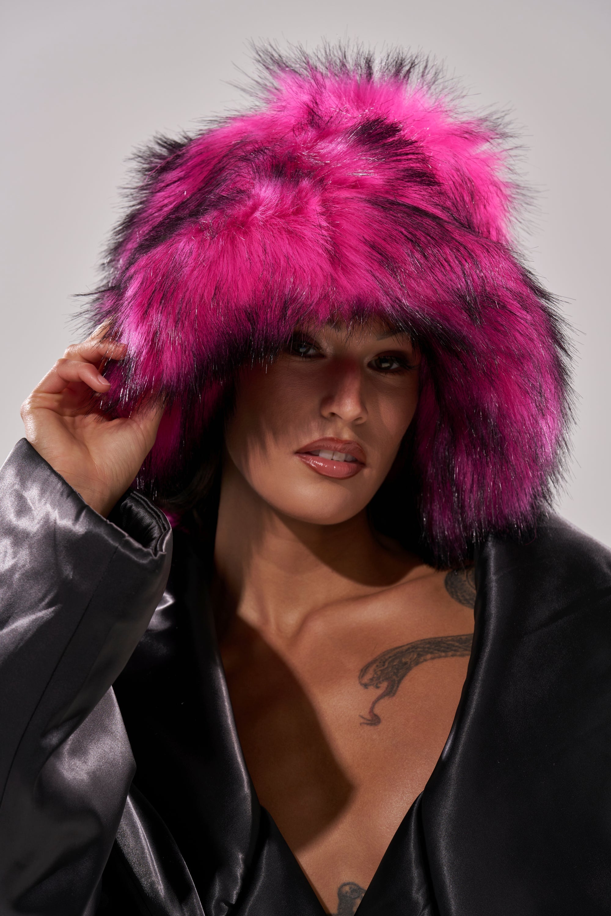 HOTTIE FAUX FUR BUCKET HAT