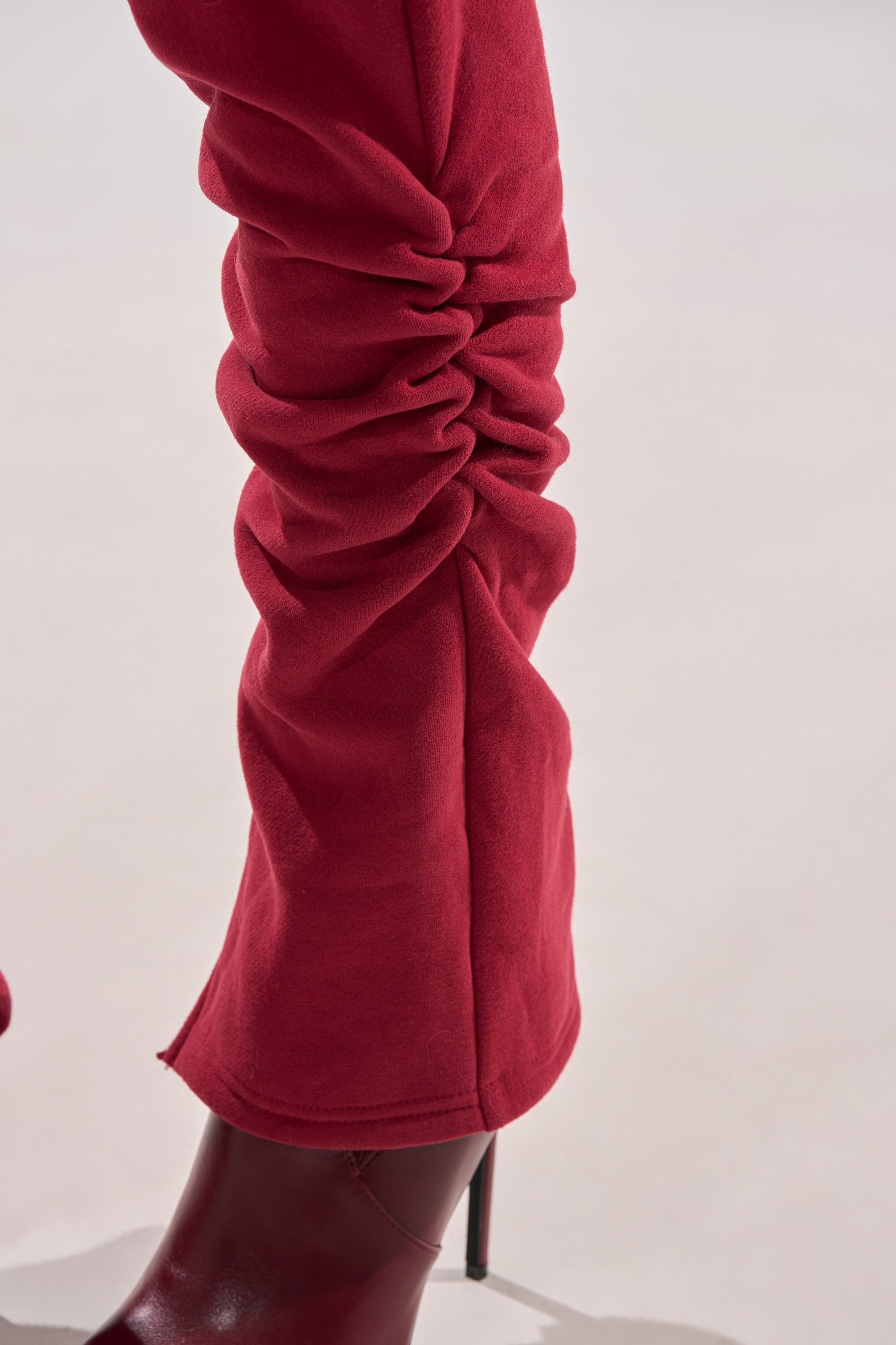 COZY HOLIDAY PEARL JOGGER IN BURGUNDY