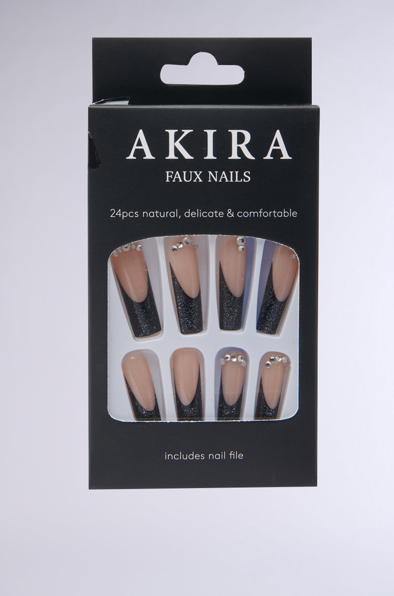 BLACK CAT FALSE NAILS