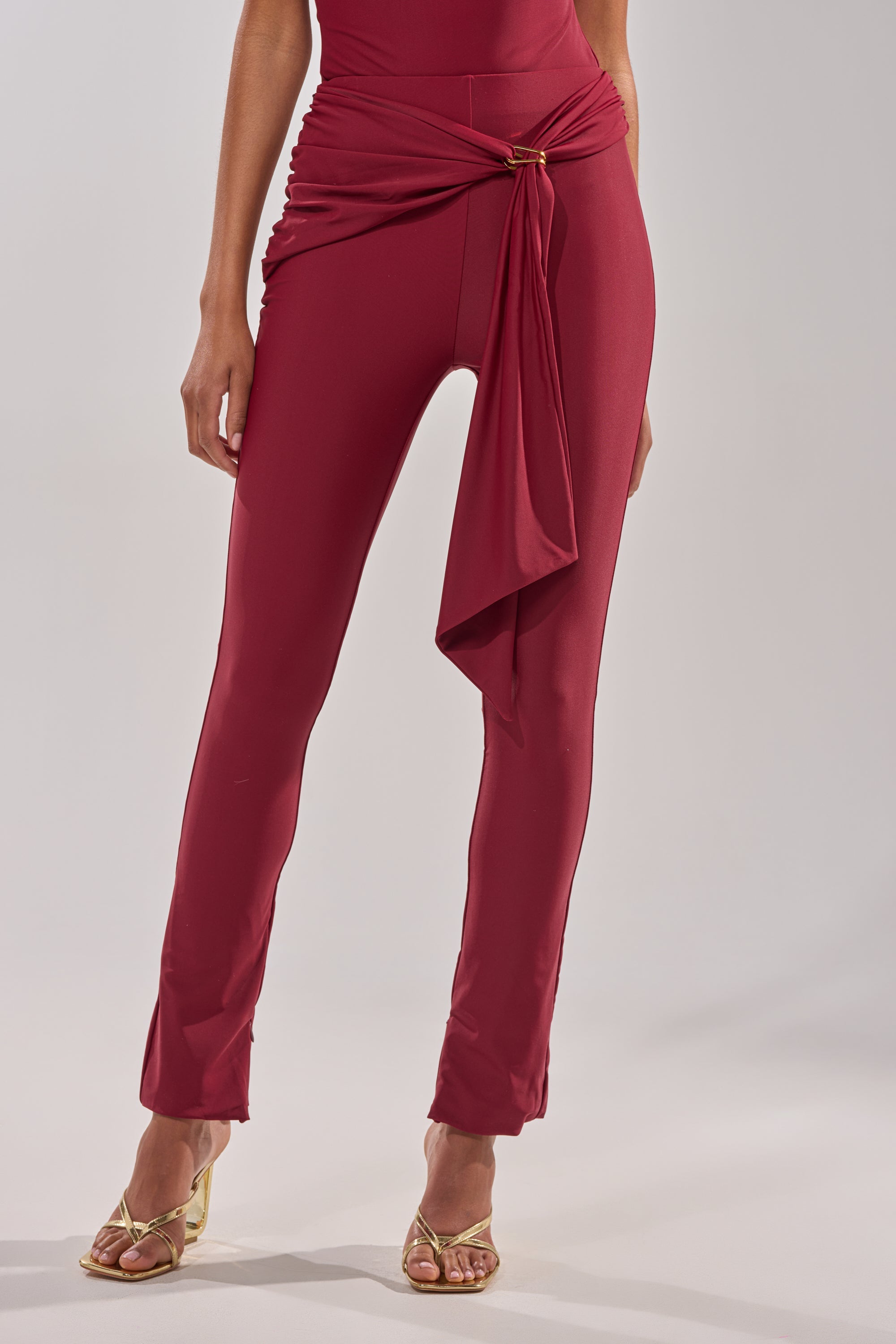 IZZY SEAMLESS LEGGING IN BURGUNDY