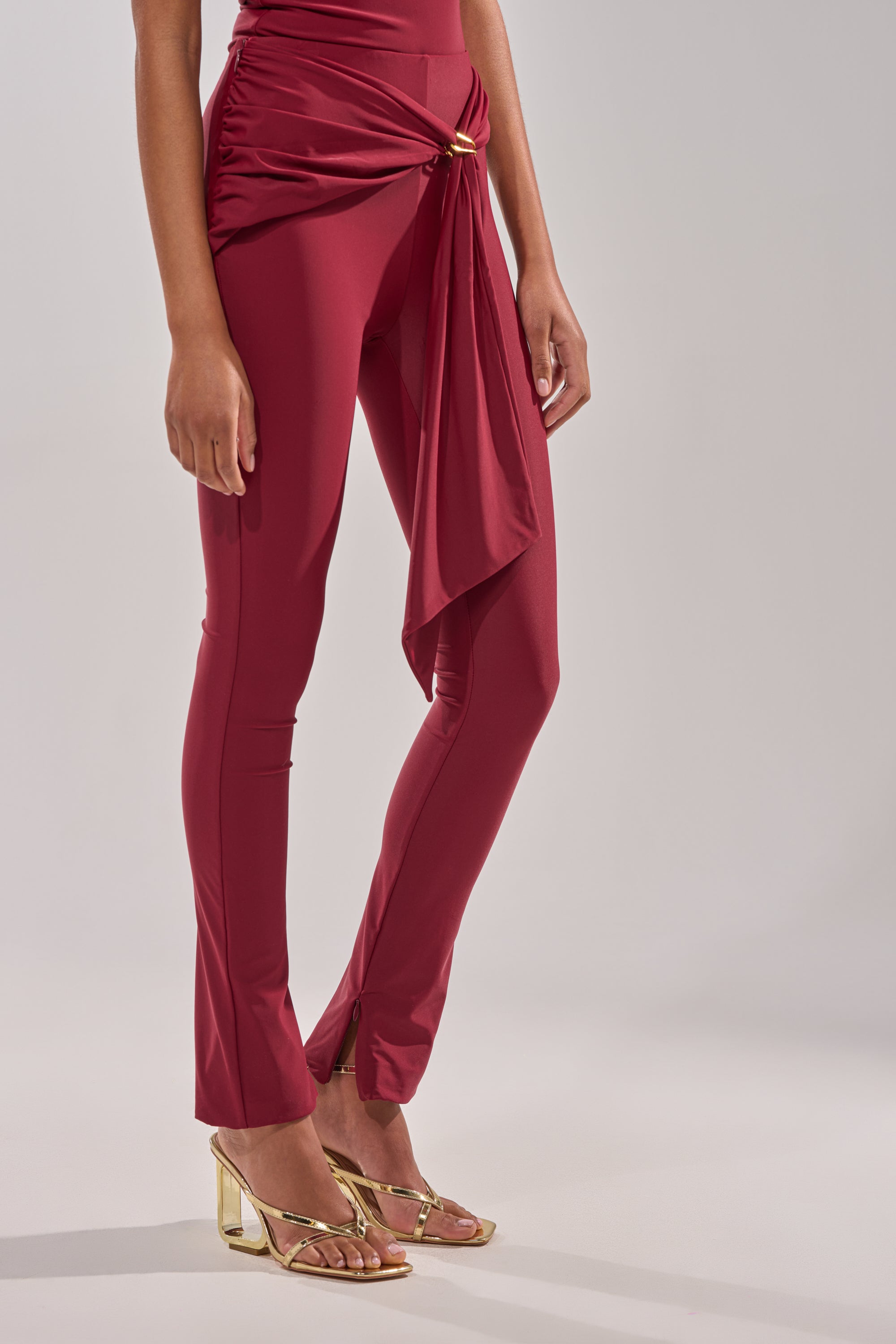 IZZY SEAMLESS LEGGING IN BURGUNDY