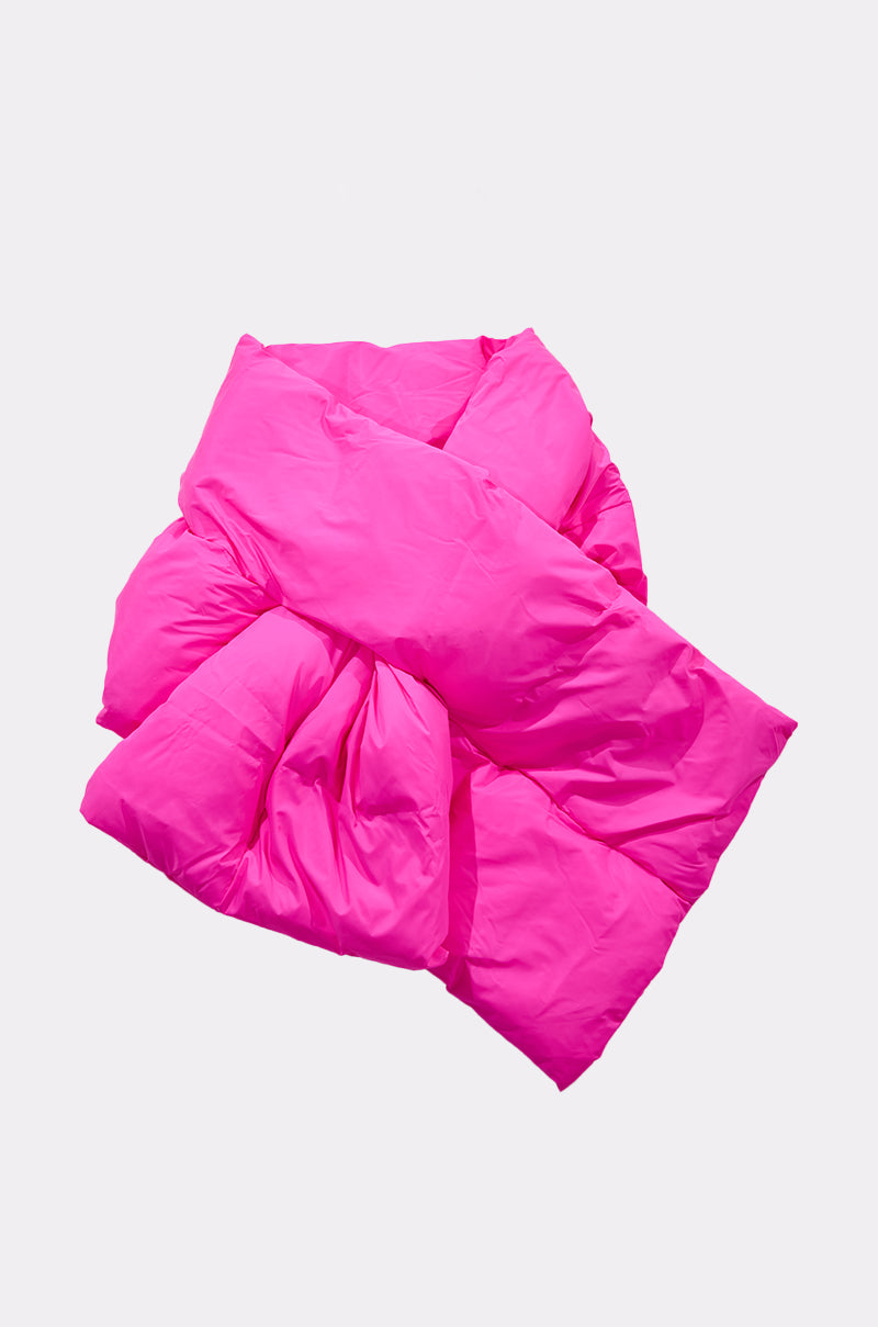 WRAPPED UP PUFFER SCARF IN PINK