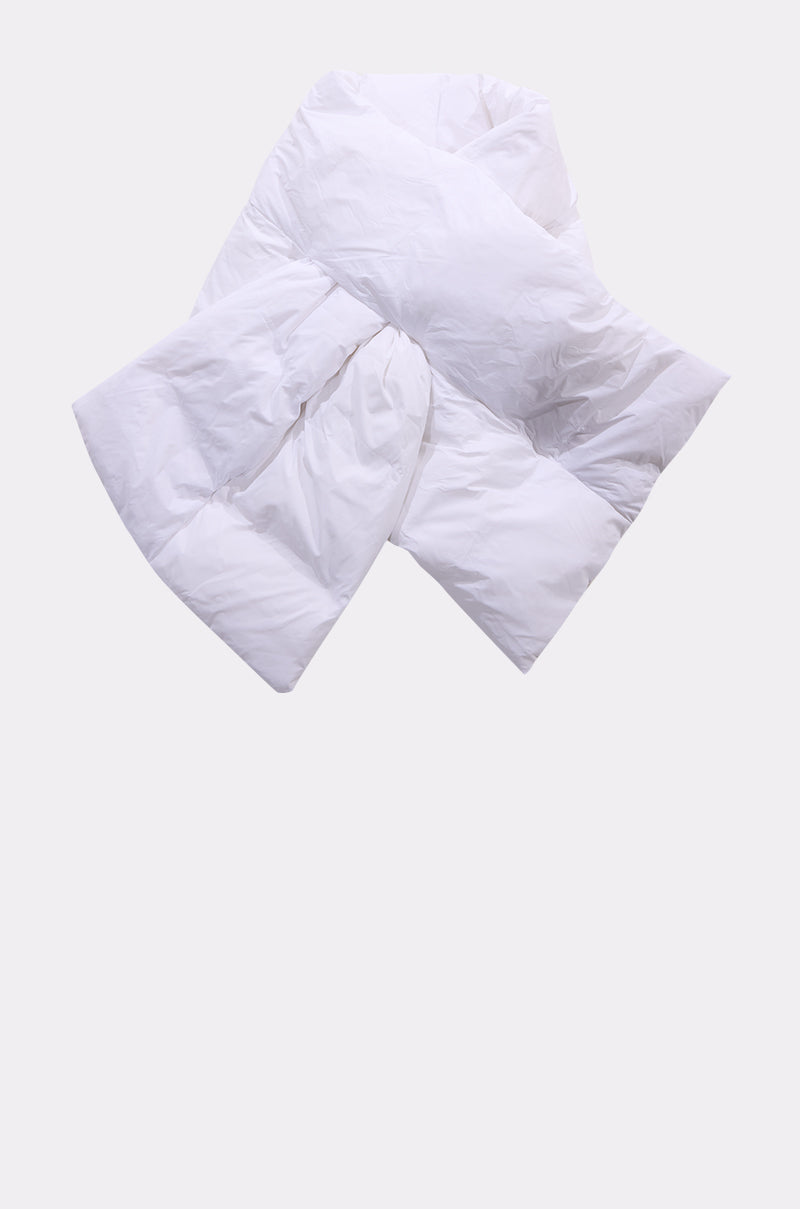 WRAPPED UP PUFFER SCARF IN WHITE
