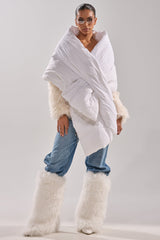 WRAPPED UP PUFFER SCARF IN WHITE