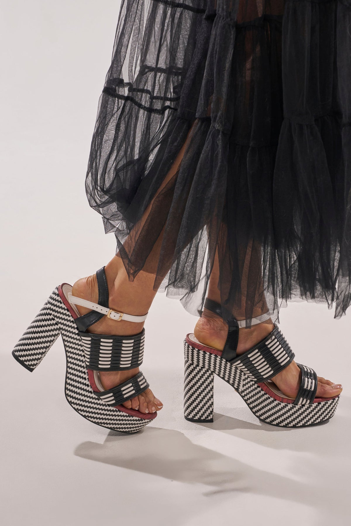 AZALEA WANG TESERA BLACK WHITE PLATFORM WOVEN SANDAL