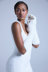 PEARLY WHITES FUZZY GLOVES
