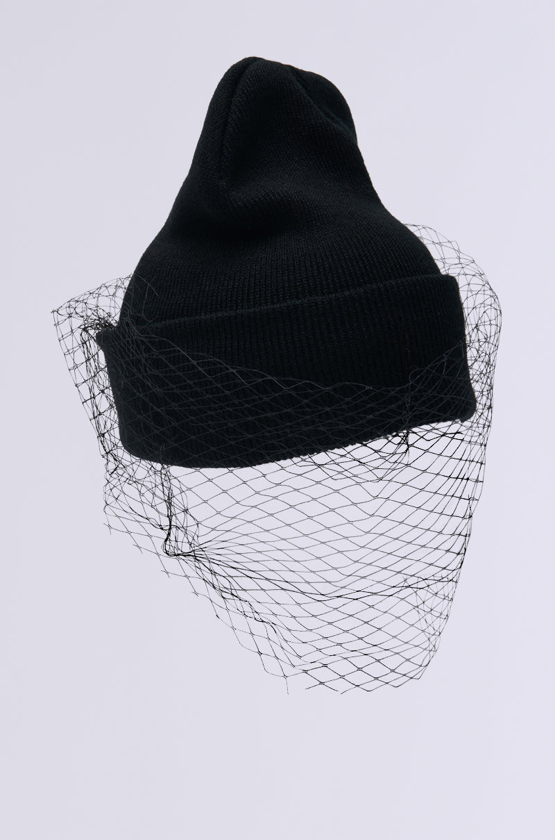 ROCKY MESH VEIL BEANIE