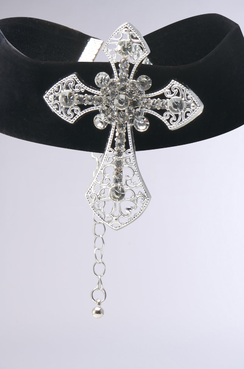 SO DOLCE CHOKER NECKLACE