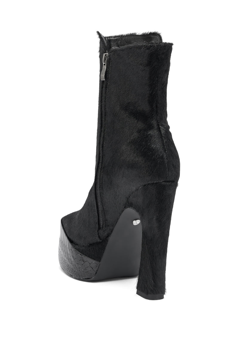 AKIRA GOLD TROT BLACK BOOTIE