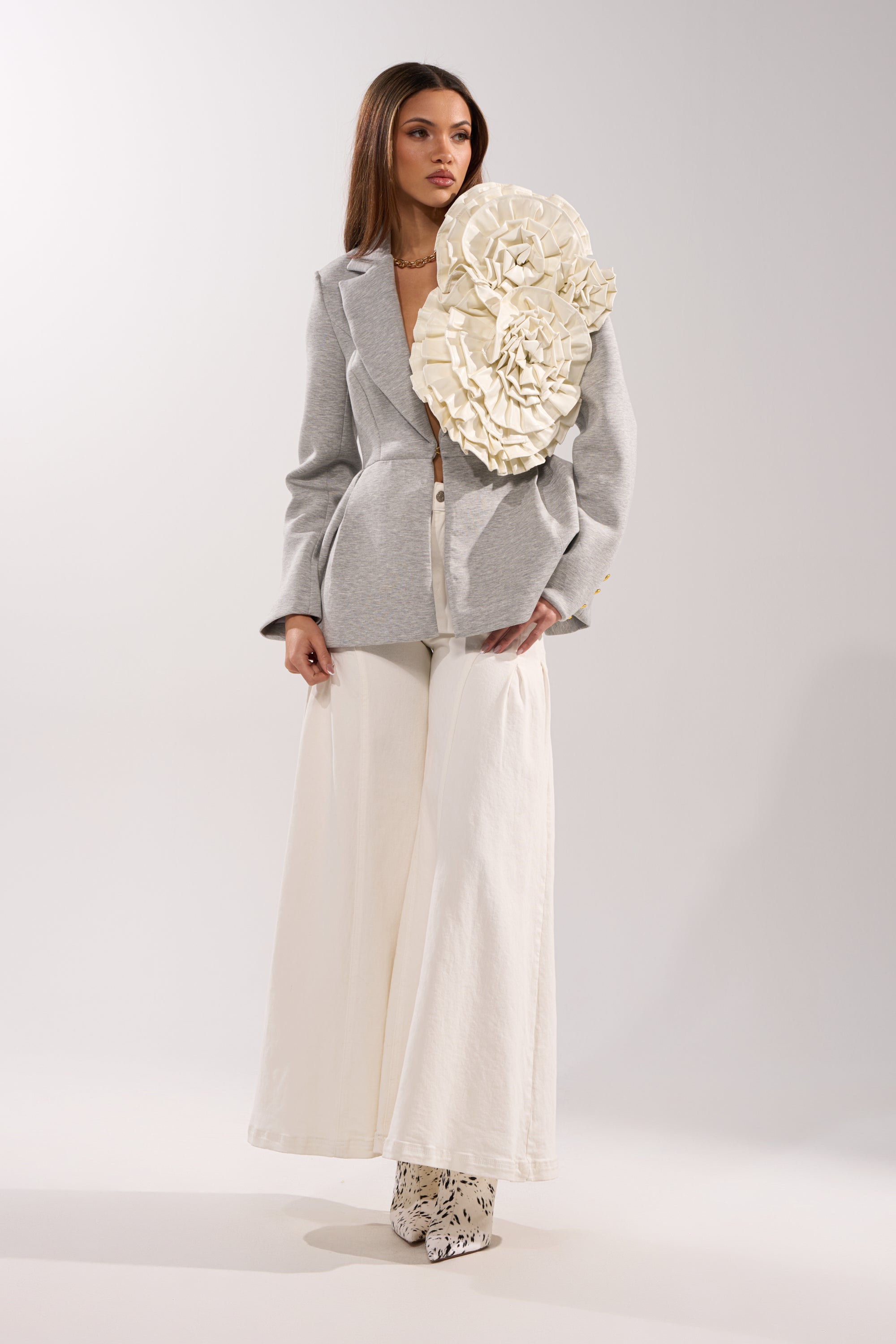 BLOOMING PU OVERSIZED BROOCH